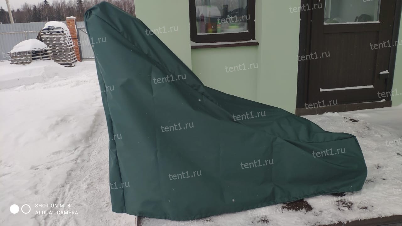 Чехол на технику на участке зимой